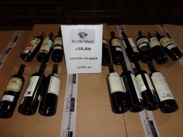 Foto 3 de 3 — Receita Federal realiza leilão de mercadorias e veículos apreendidos; são 231 lotes